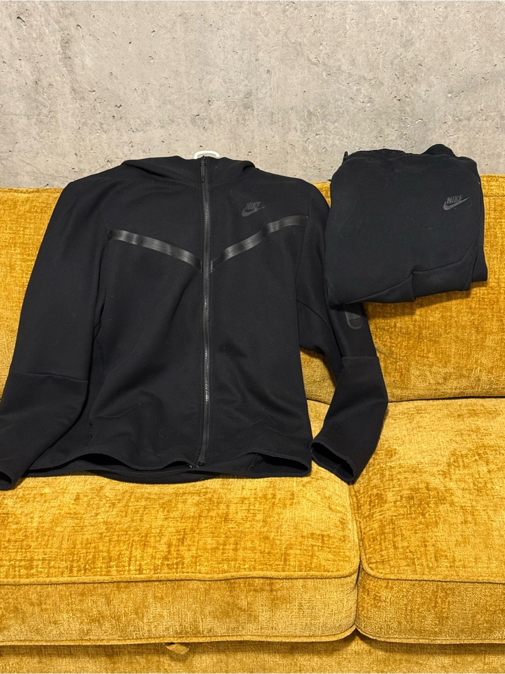 Nike Black Tech Fleece XL